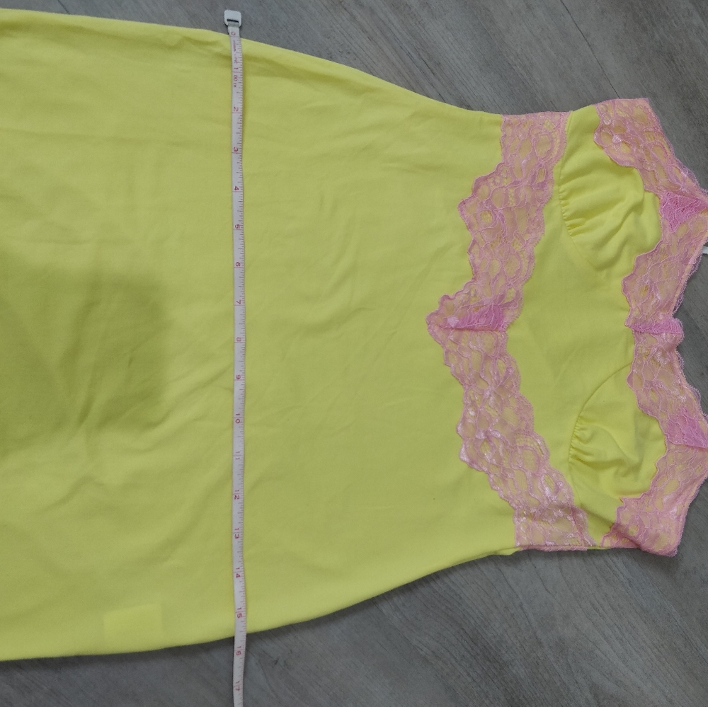 Yellow with pink lace detail bodycon mini dress - Picture 5 of 15